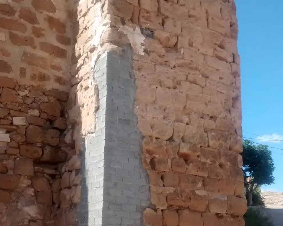 Chapuza en Hijar en la muralla de su castillo de más de 1000 años. Foto de José Luis Lázaro