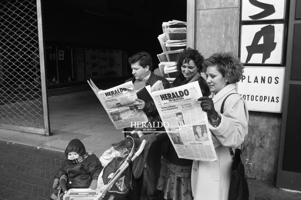 Con motivo del estreno del nuevo diseño del periódico, Heraldo de Aragón regala su ejemplar a los lectores, el día 26 de noviembre de 1988.
