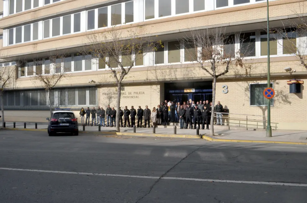 Minuto de silencio guardado en la Comisaría de Huesca