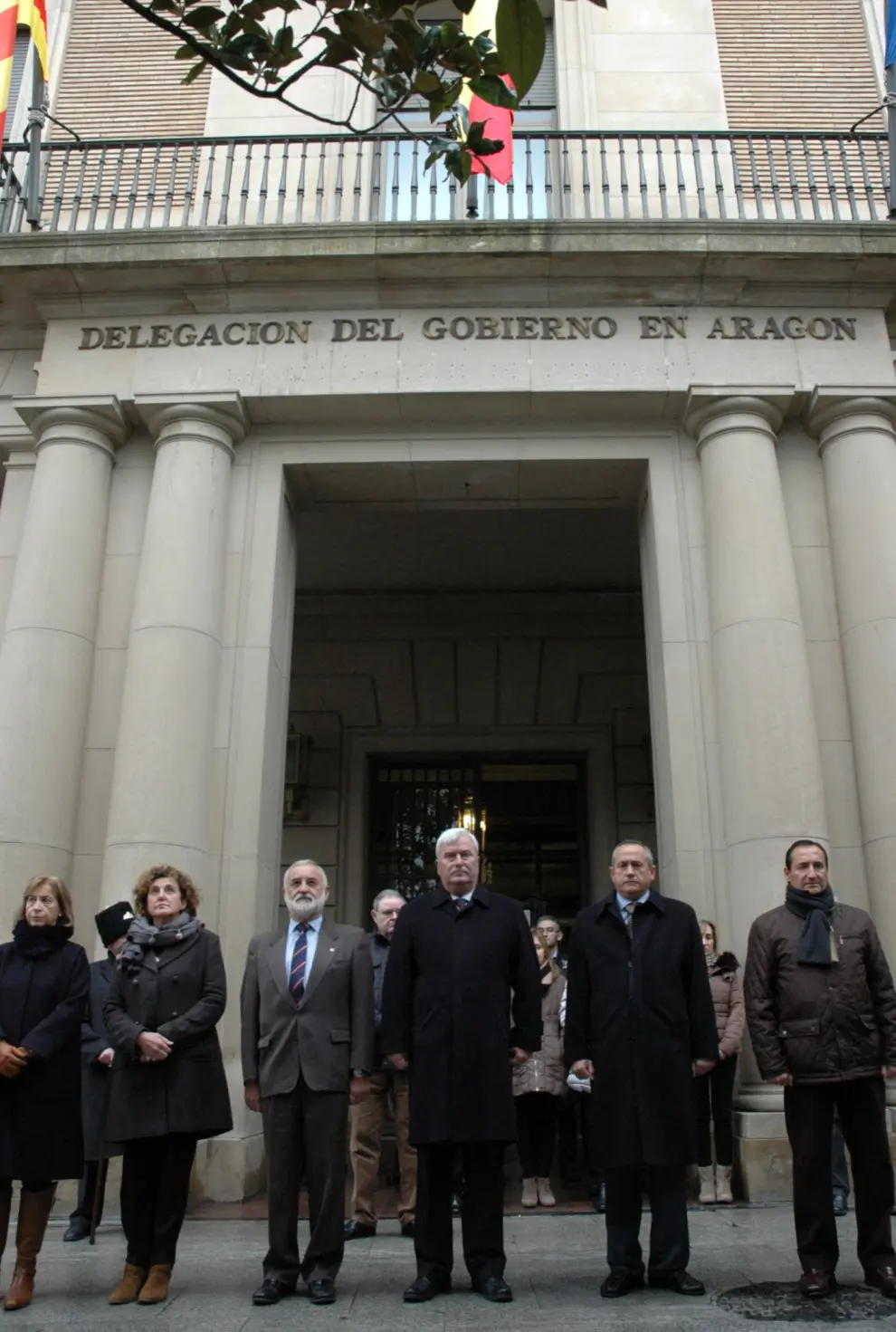 minuto de silencio guardado esta mañana frente a la Delegación del Gobierno de Aragón en Zaragoza