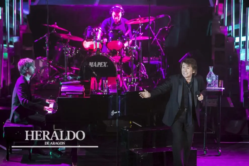 Raphael en el concierto que ofreció en la sala Mozart del Auditorio de Zaragoza el 20 de marzo de 2015.