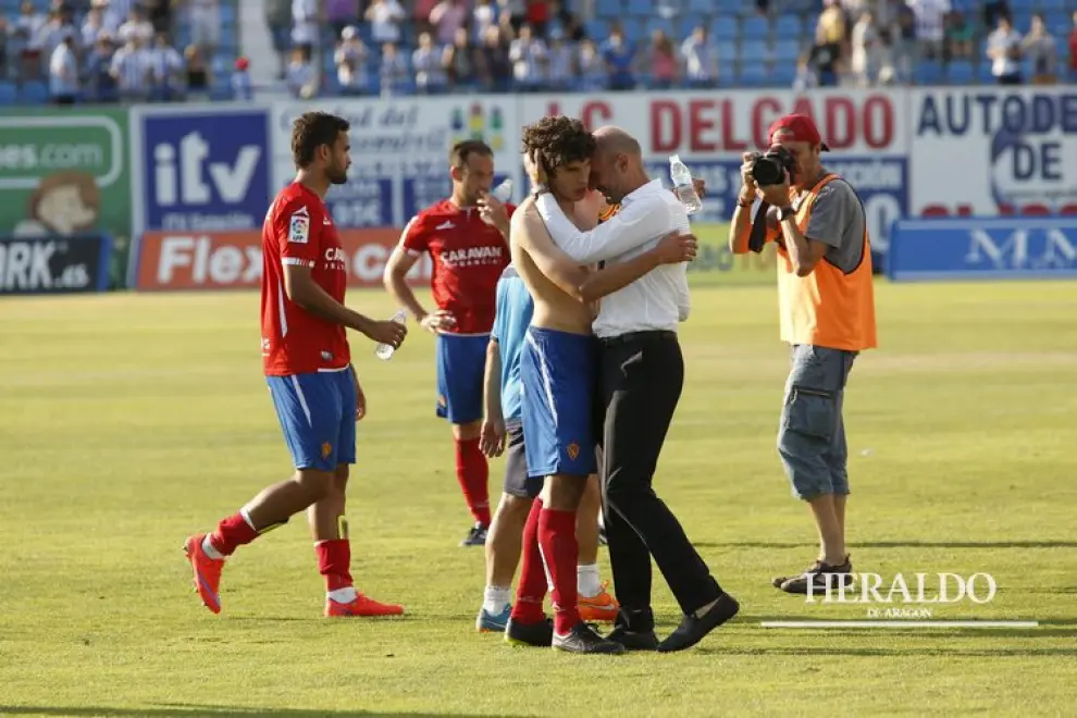 Partido de liga del Real Zaragoza contra el Leganés que terminó empate a 2 el 7 de junio. El entrenador Ranko Popovic abraza a Vallejo.
