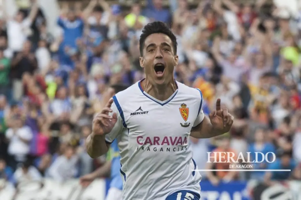 El jugador Pedro Sánchez celebra el gol que ponía al Real Zaragoza por delante del marcador en la fase de ascenso a Primera División. La imagen corresponde al partido Real Zaragoza 3 - Las Palmas 1, el 17 de junio.