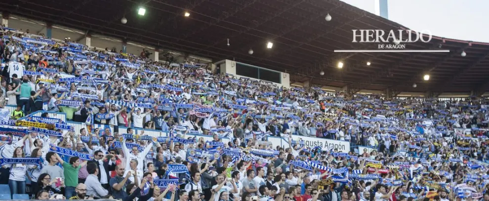 Imagen panorámica de la afición del Real Zaragoza en la fase de ascenso a Primera División. La imagen corresponde al partido Real Zaragoza 3 - Las Palmas 1, el 17 de junio.