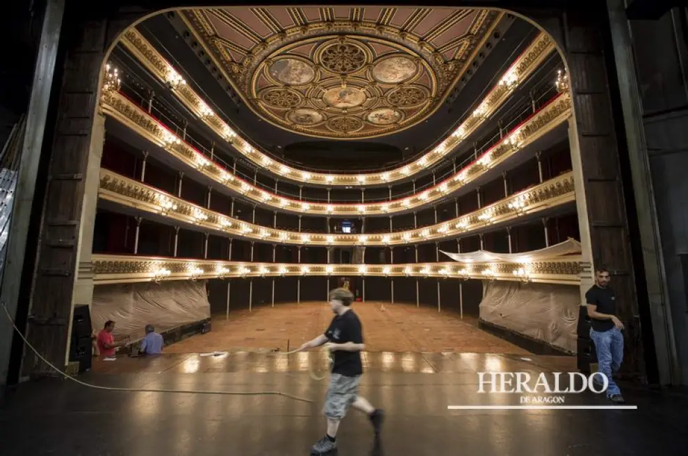 El Teatro Principal de Zaragoza sin las butacas, el 10 de julio, para recibir en septiembre el espectáculo 'The Hole 2'.