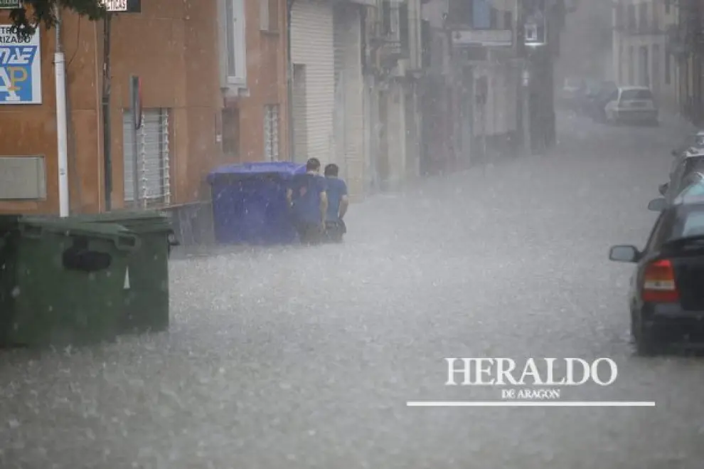 Lluvias torrenciales en Huesca el 21 de julio. El agua alcanzó un metro en la calle de San Lorenzo.