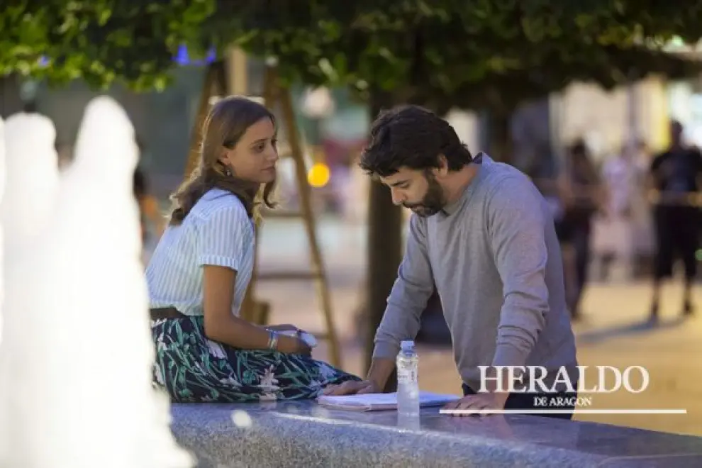 Rodaje de la película del director aragonés, Miguel Ángel Lamata, en la plaza de España de Zaragoza, con los actores Eduardo Noriega y Michelle Jenner, el 5 de agosto.