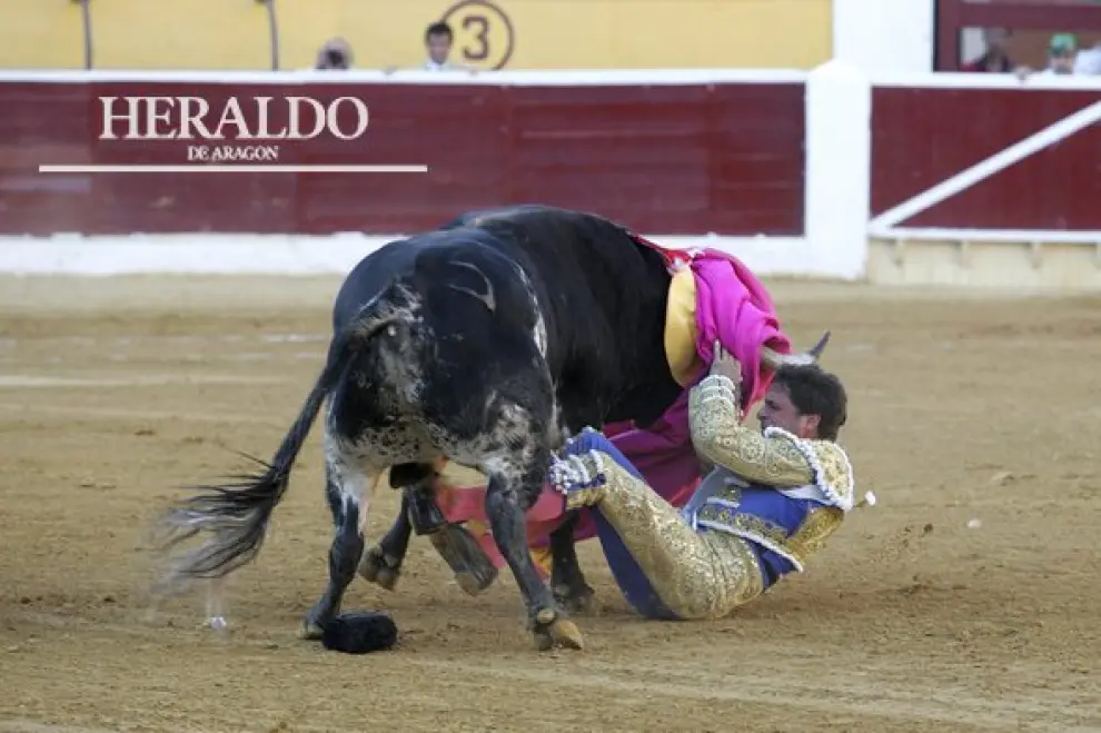 Grave cogida del torero Francisco Rivera en la plaza de toros de Huesca durante la corrida de la feria de las fiestas de San Lorenzo de Huesca el día 10 de agosto.
