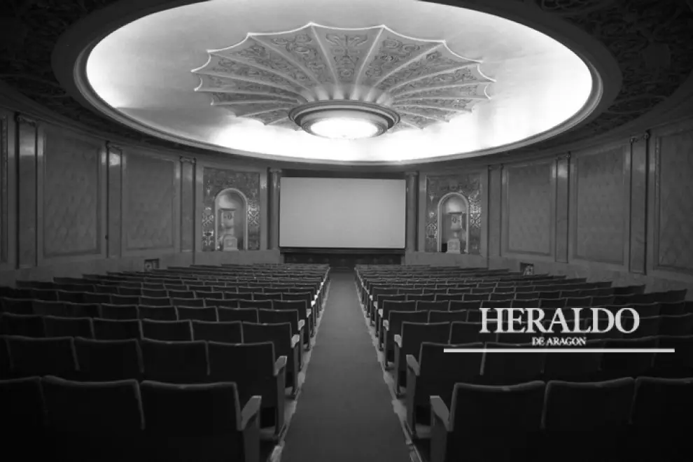 Se cumplen 71 años de la inauguración del Cinema Elíseos de Zaragoza celebrado el 23 de diciembre de 1944, con el estreno de la película 'Me casé con una bruja', dirigida por René Clair y protagonizada por Fredric March y Veronica Lake. Cerró sus puertas el 8 de agosto de 2014.