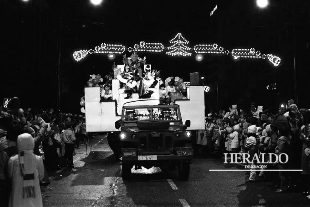 La cabalgata de los Reyes Magos el 5 de enero de 1986 en Zaragoza.