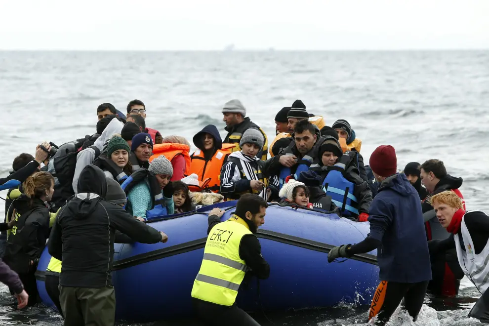 Refugiados llegando a Lesbos el pasado viernes.