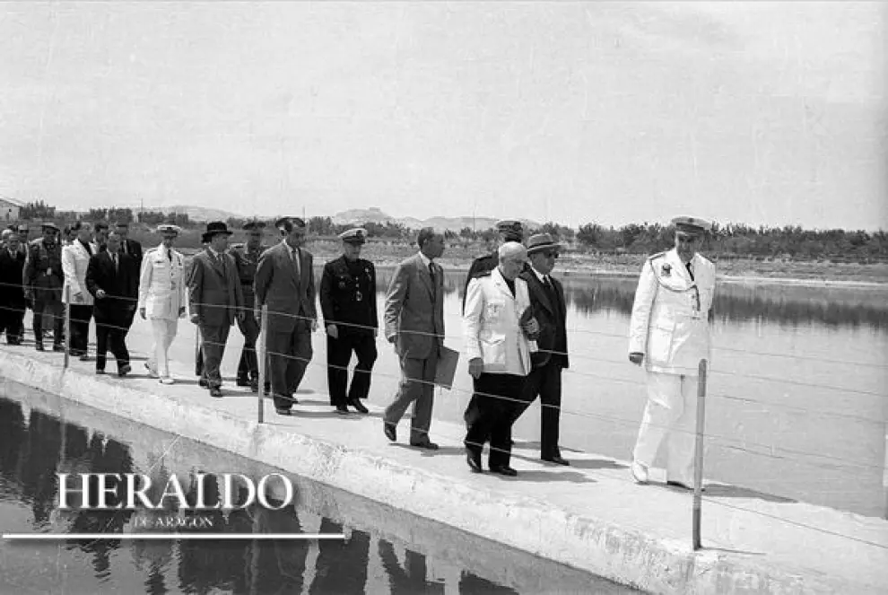 El 2 de febrero de 1924 se entrega el proyecto de construcción del pantano de Yesa y el canal de Bardenas. En la foto aparece Francisco Franco inaugurándolos, el 8 de abril de 1959