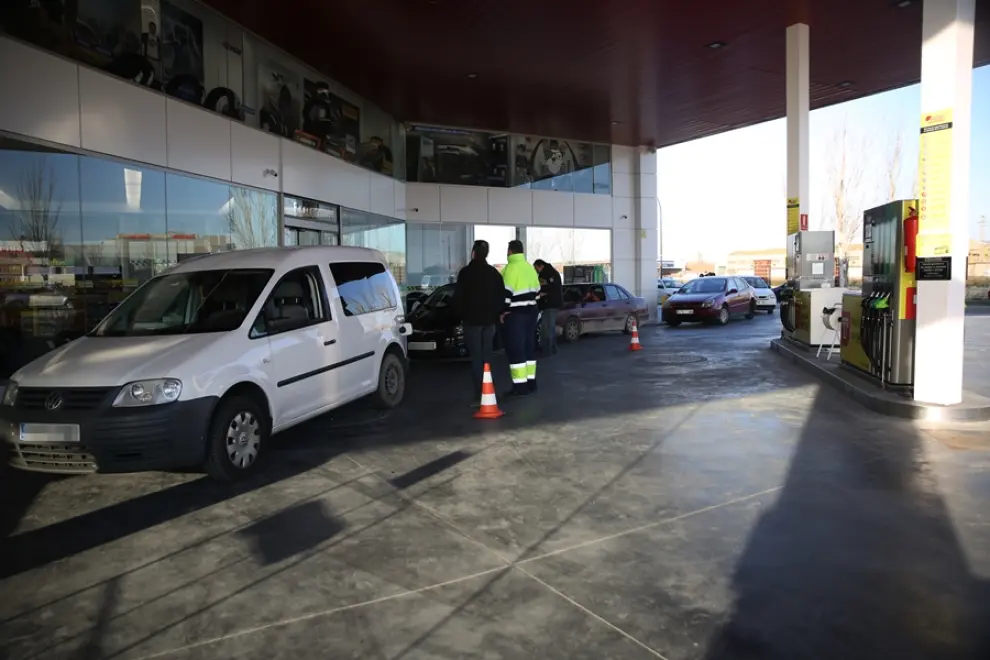 Combustible gratis por la inauguración de una gasolinera-taller en Cogullada