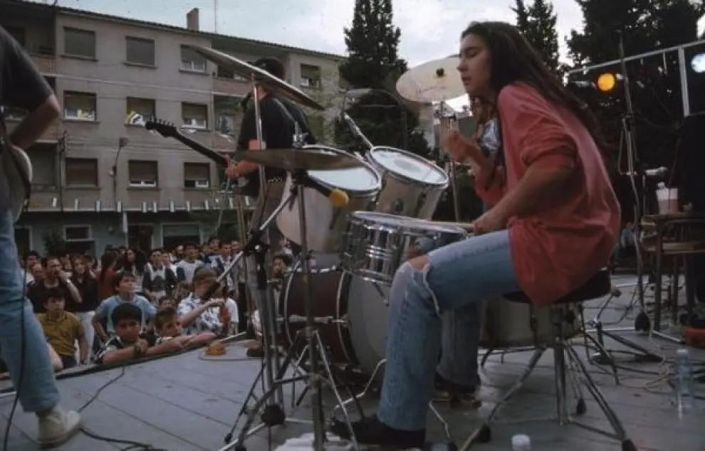 Amaral grabó en 1990 el disco Bandera Blanca, y ese año dieron conciertos, uno de ellos junto a La Ley en Cabañas de Ebro. Foto: Aragón Musical