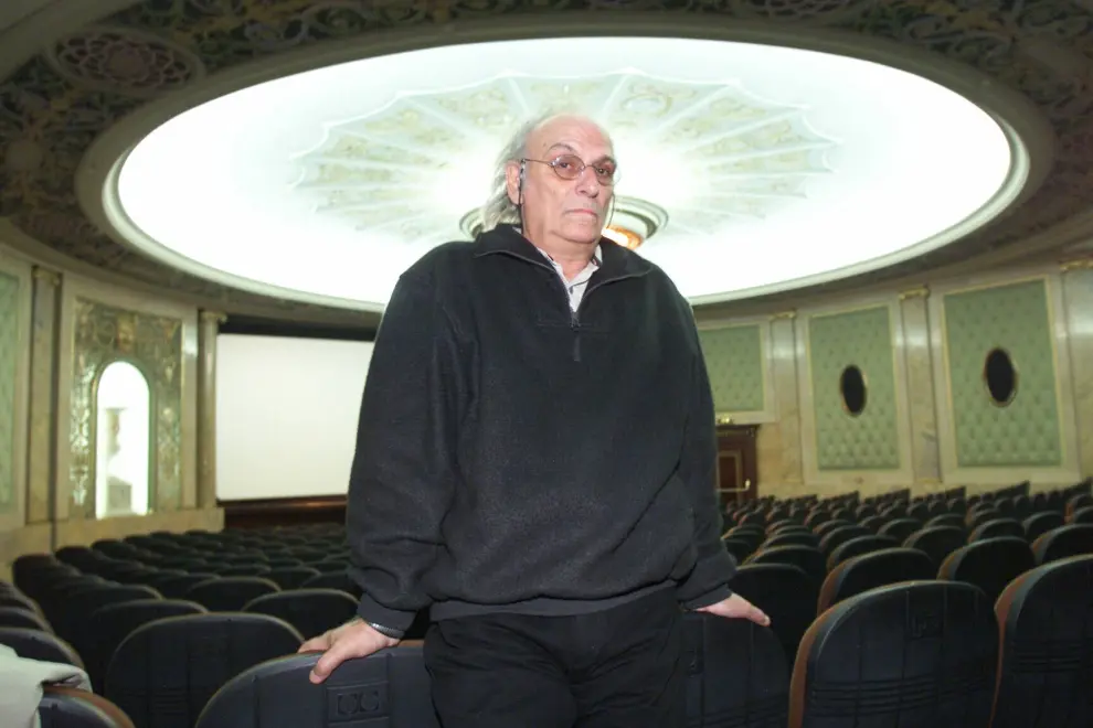 El director aragonés Carlos Saura, en el estreno de su película 'Goya en Burdeos' en el Elíseos en 1999.