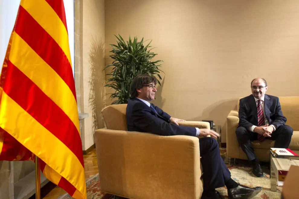 Foto de archivo de una reunión de Javier Lambán y Carles Puigdemont.