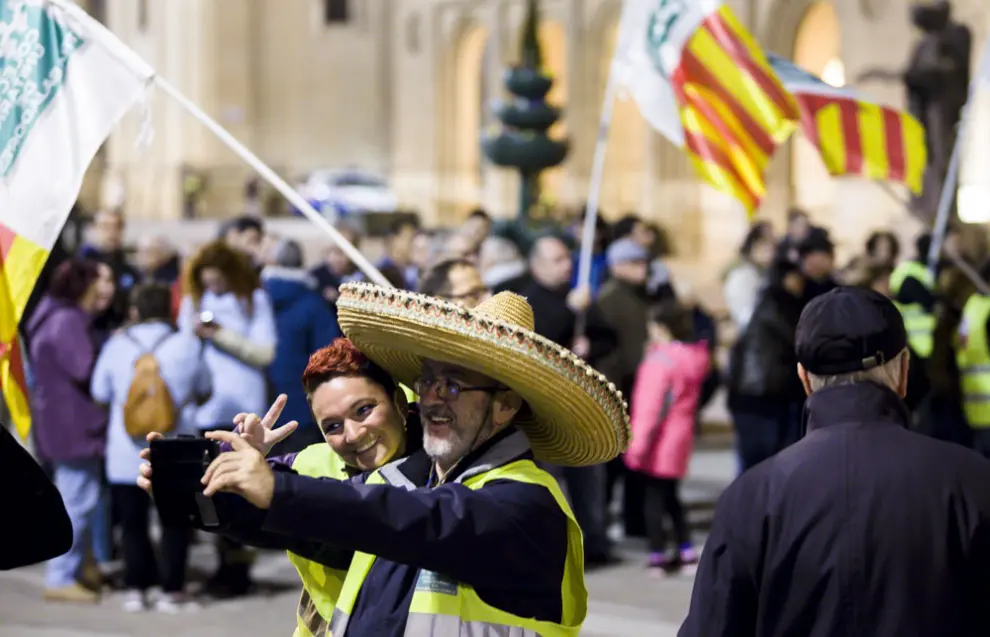 Los trabajadores de AUZSA, se manifiestan por las calles del centro de Zaragoza.