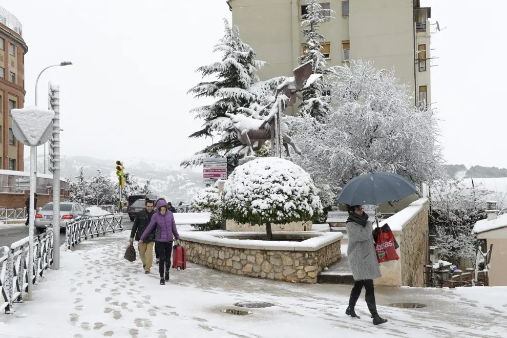 La nieve cayó con intensidad en Teruel capital. En la foto, la entrada al Viaducto. Jorge Escudero