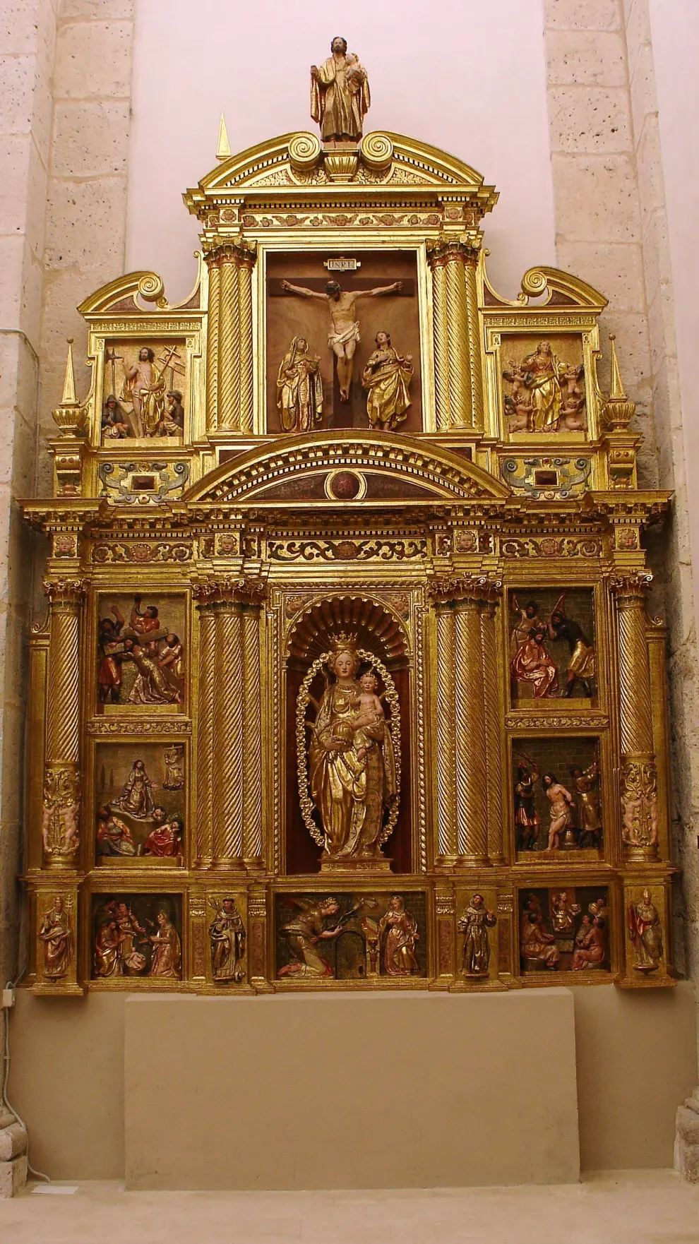 Restauración del retablo romanista de la Virgen del Rosario de Langa del Castillo