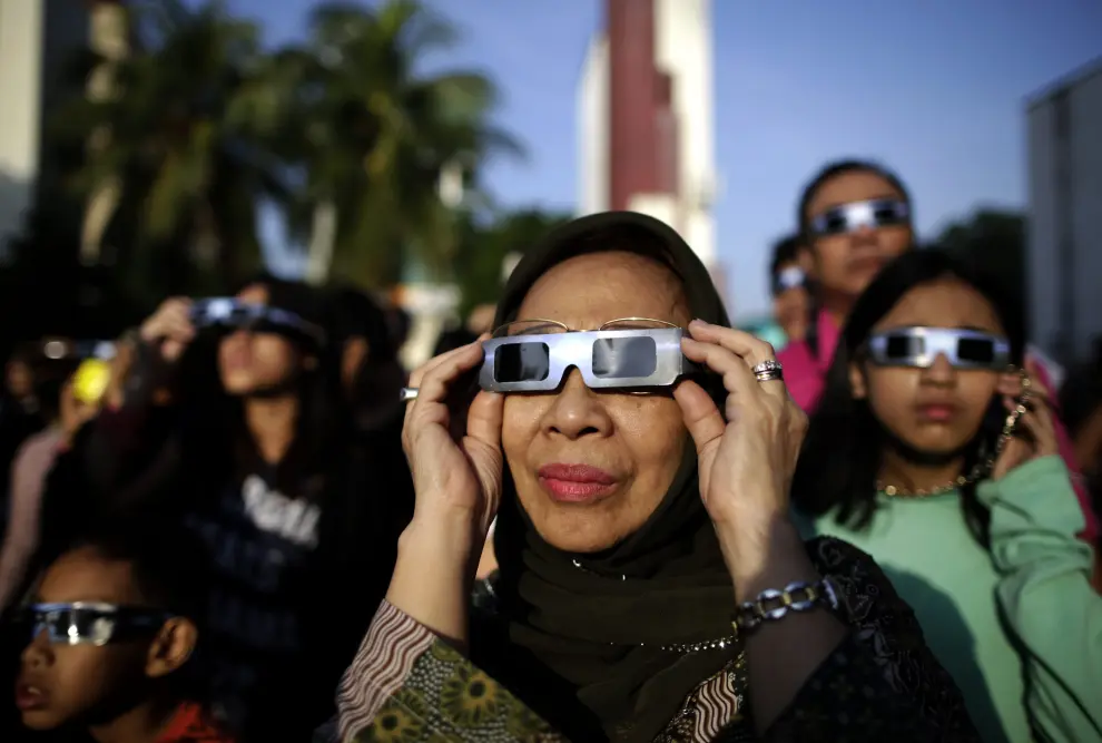 Miles de personas asisten en Indonesia al único eclipse total de sol de 2016