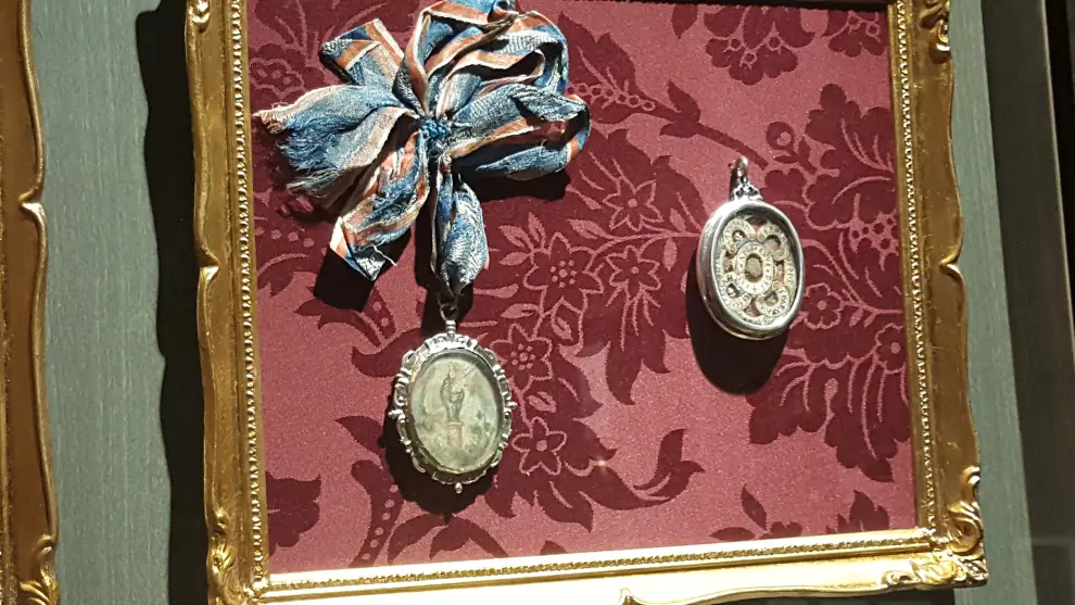 Relicarios en plata del siglo XVIII.