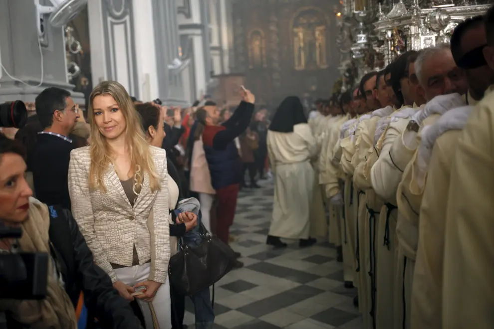 Nikile Kimpel, acompañando a Antonio Banderas en su cita anual con la Virgen de las Lágrimas