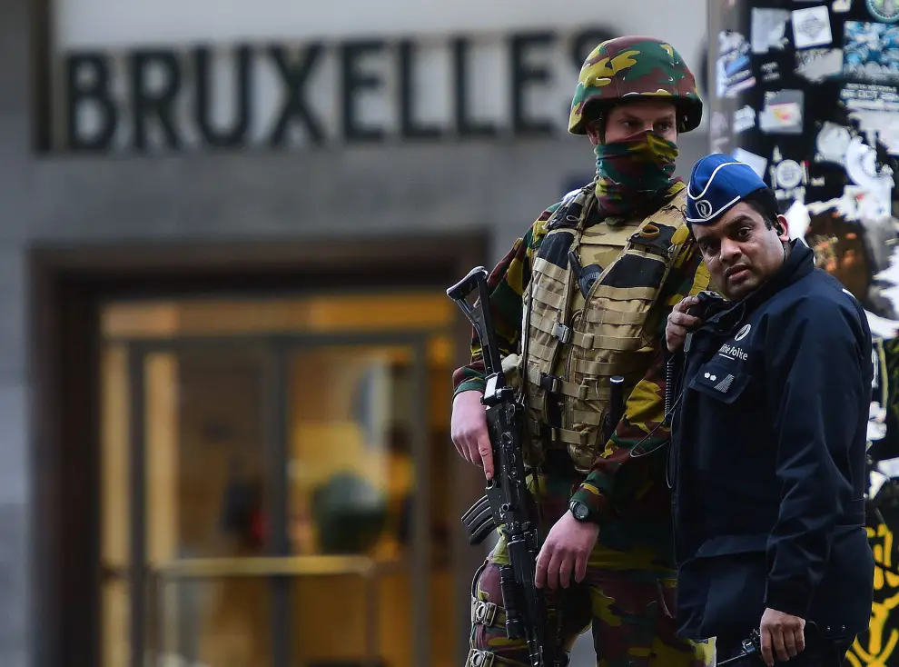 Las fuerzas de seguridad belgas desplegadas en Bruselas tras los atentados de este martes.
