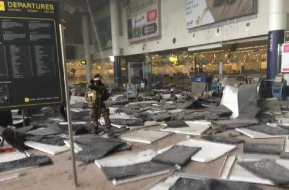El interior del aeropuerto ha quedado muy dañado.
