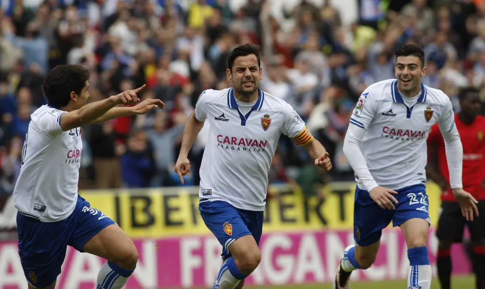 Dorca celebra su segundo gol junto a Vallejo y Rico