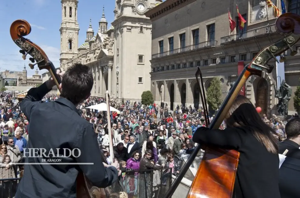 San Jorge 2012. Concierto de la Banda del Conservatorio Superior de Música en la plaza del Pilar de Zaragoza