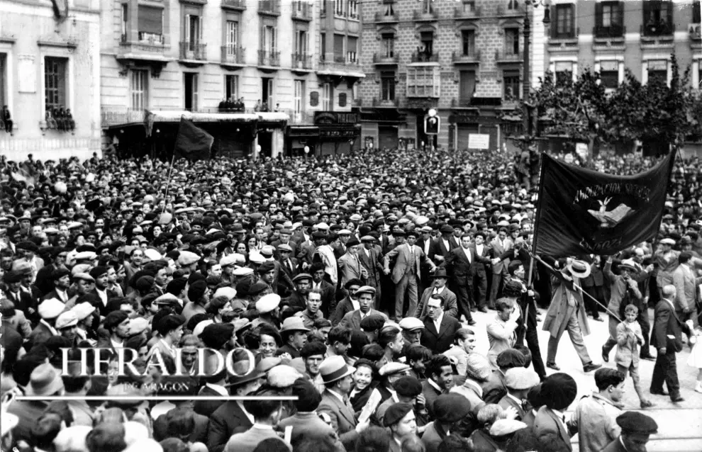 Manifestación del Primero de Mayo en la plaza de España de Zaragpza en 1931