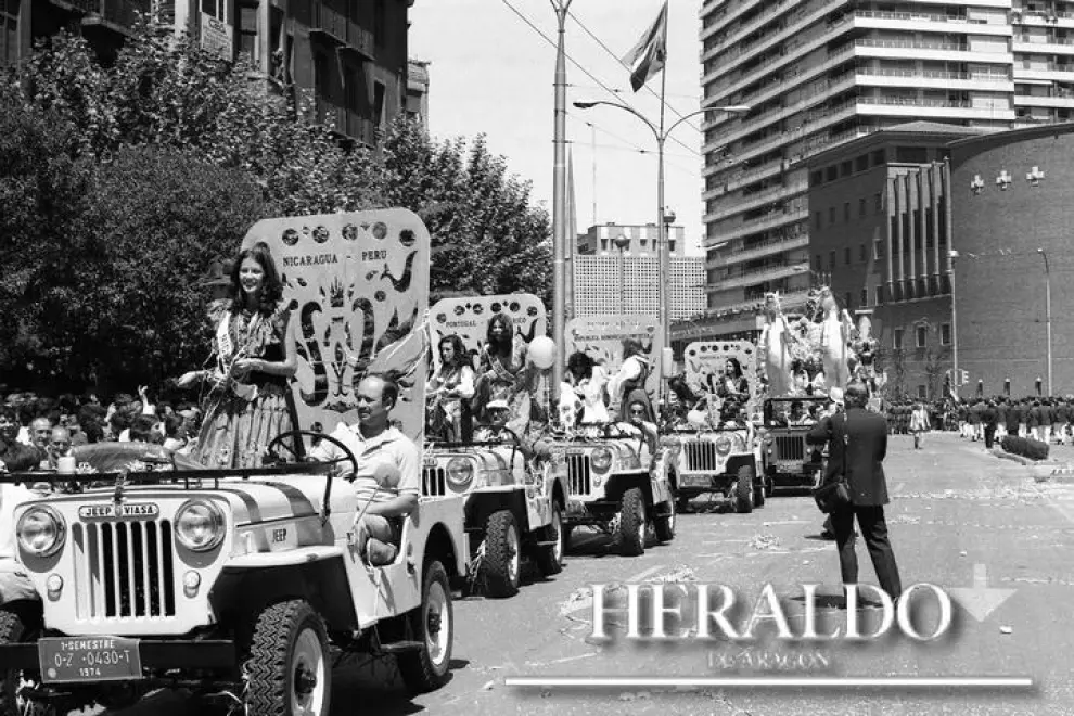 Desfile de las Majas Internacionales por el Paseo Pamplona de Zaragoza hace hoy 42 años, el 23 de mayo de 1974