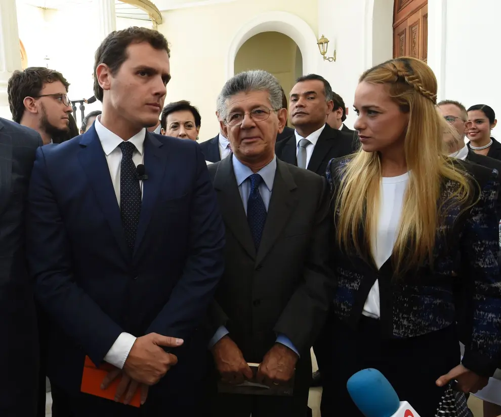 Rivera poco antes de llegar a la Asamblea Nacional de Venezuela acompañado del presidente de la Asamblea Nacional