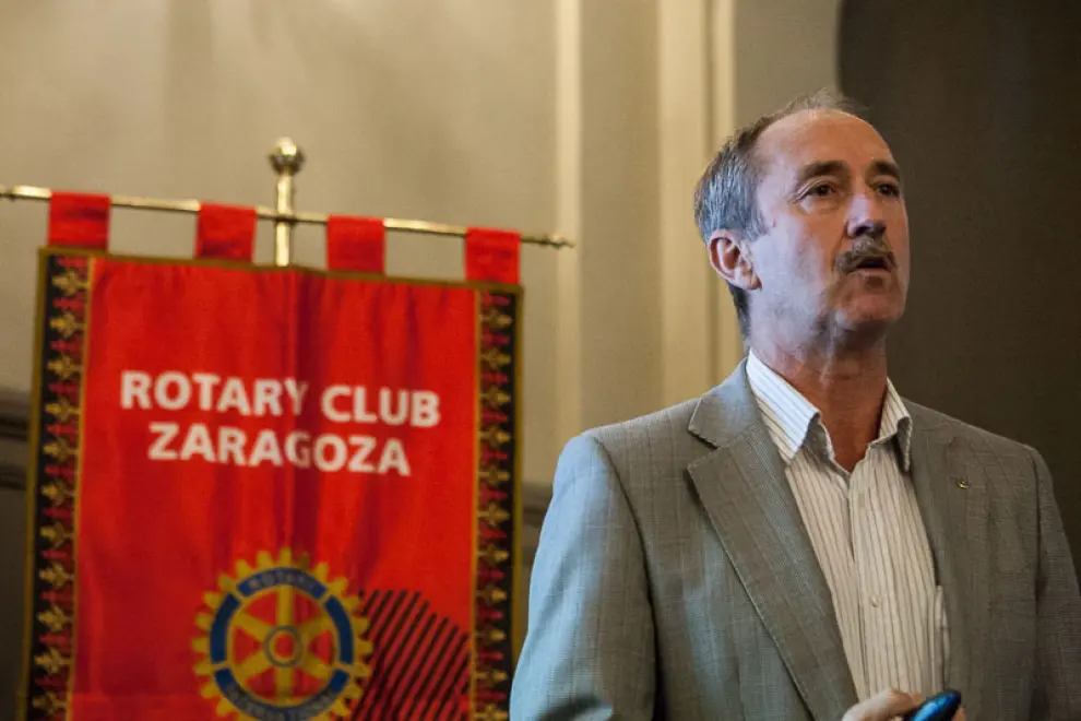 El secretario Miguel Ángel Clavero, explicando los principales objetivos de los clubes rotarios.