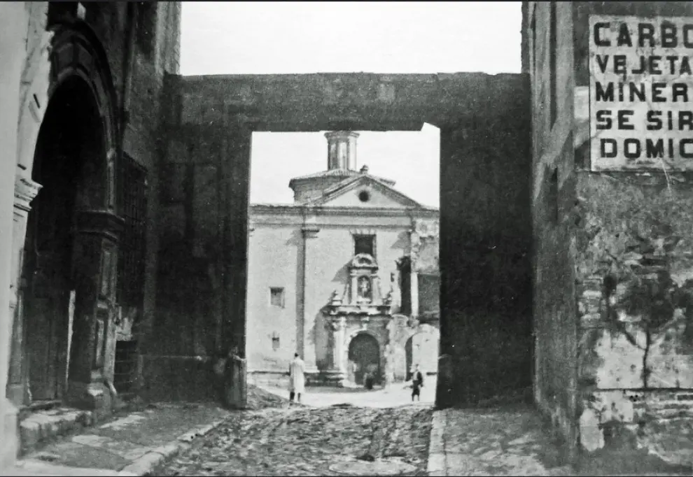 Iglesia de San Juan de los Panetes, en una fotografía realizada por Marín Chivite en 1935