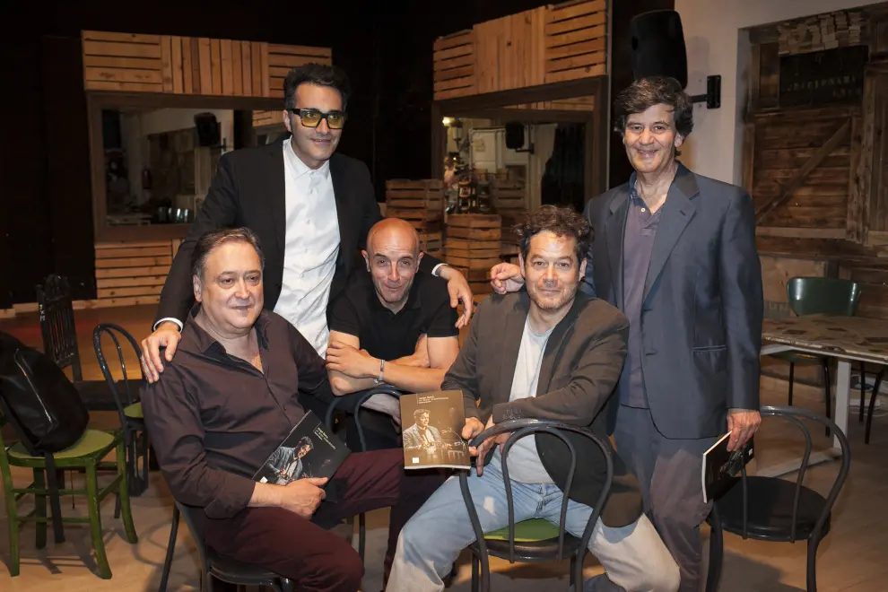 José Mari Gómez ´Cuchi`, Diego Pérez, Chechu León, Jorge Sanz y Mariano Gistaín, durante la presentación del libro en el Contenedor Creativo.