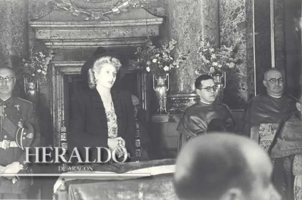 Eva Perón durante su visita a la BasÍlica del Pilar, el 21 de junio de 1947