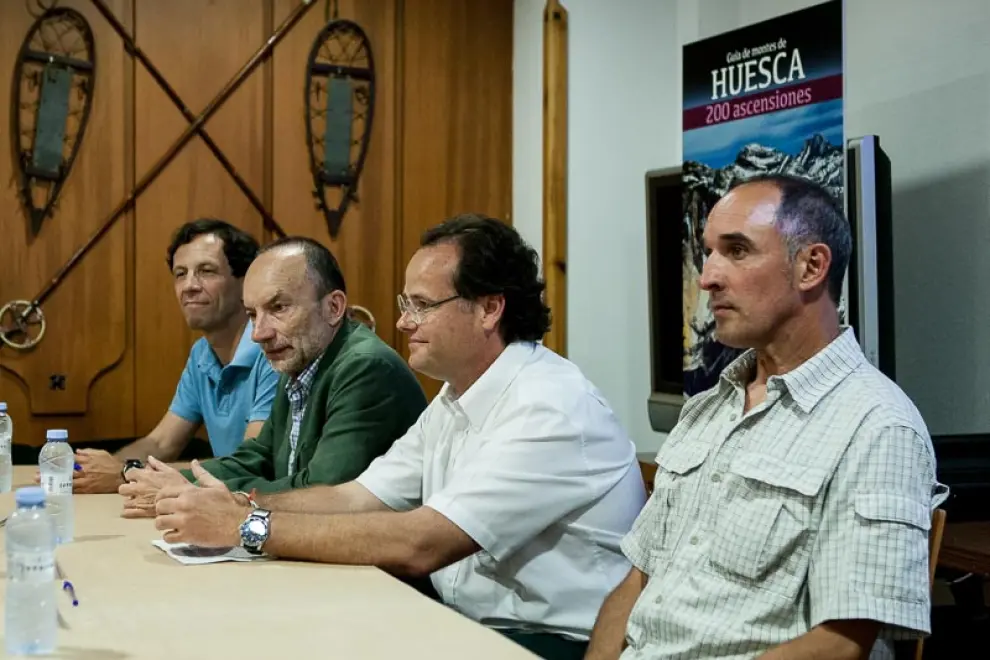 Alberto Martínez, Ramón Tejedor, Eduardo Viñuales y Jesús Mari Pérez Azaceta, durante la presentación.