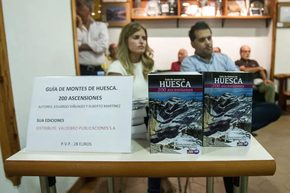 El libro ´Guía de montes de Huesca. 200 ascensiones` ya se puede adquirir en las librerías y papelerías de Aragón.