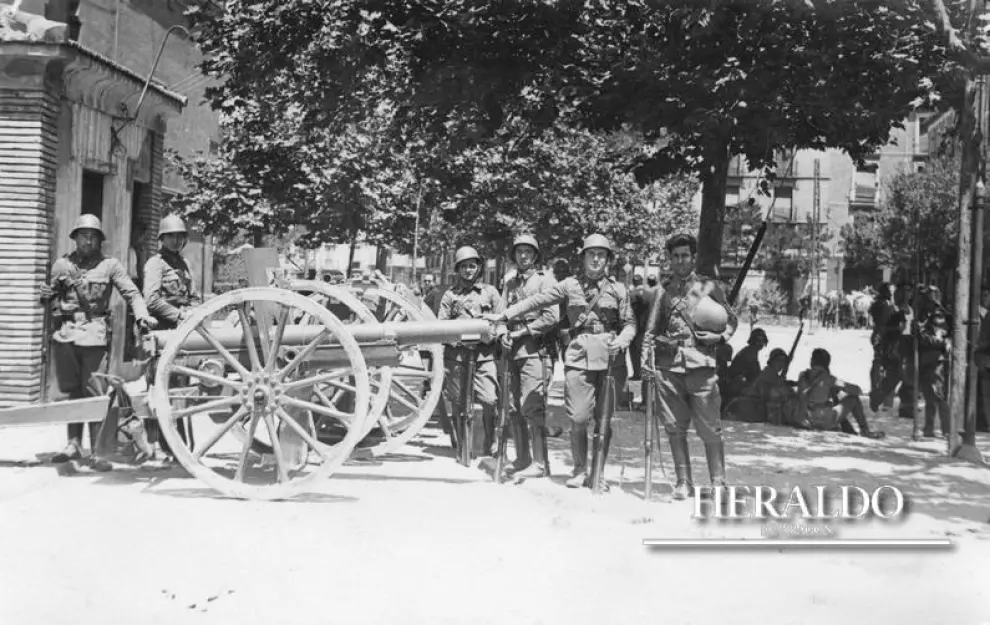 Al proclamarse en Zaragoza el estado de guerra el 18 de julio de 1936 las fuerzas militares ocuparon lugares estratégicos de la ciudad.