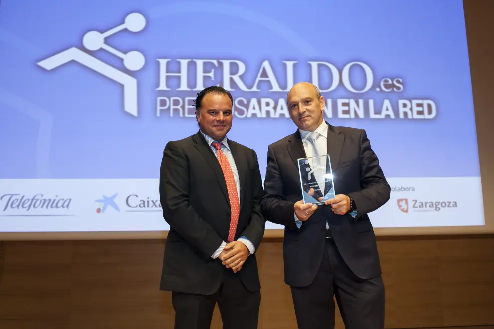 Fernando de Yarza López-Madrazo entregó uno de los premios a César Romero, de www.campusseas.com.
