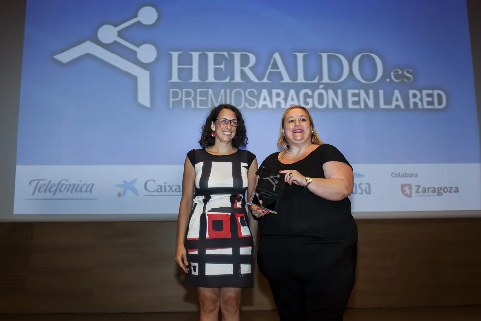 Elena Giner y Ana López, que recogió el premio a la web más votada por los lectores de Heraldo.es