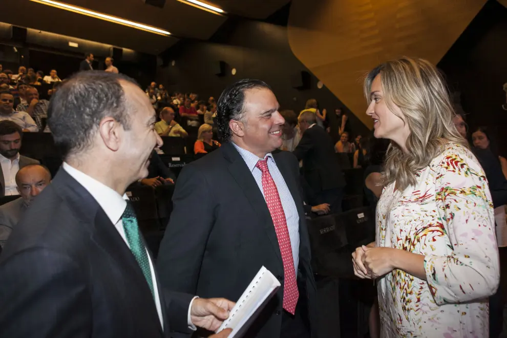 Raúl Marqueta, Fernando de Yarza López-Madrazo y Pilar Alegría en el auditorio del Caixaforum.