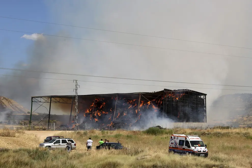 Incendio de un almacén de paja cerca de Huesca