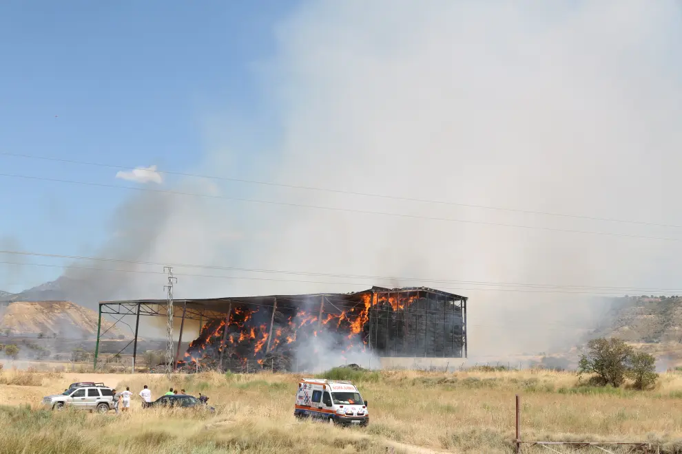 Incendio de un almacén de paja cerca de Huesca