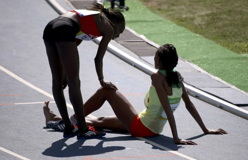 La etíope Diro acaba la carrera sin zapatilla