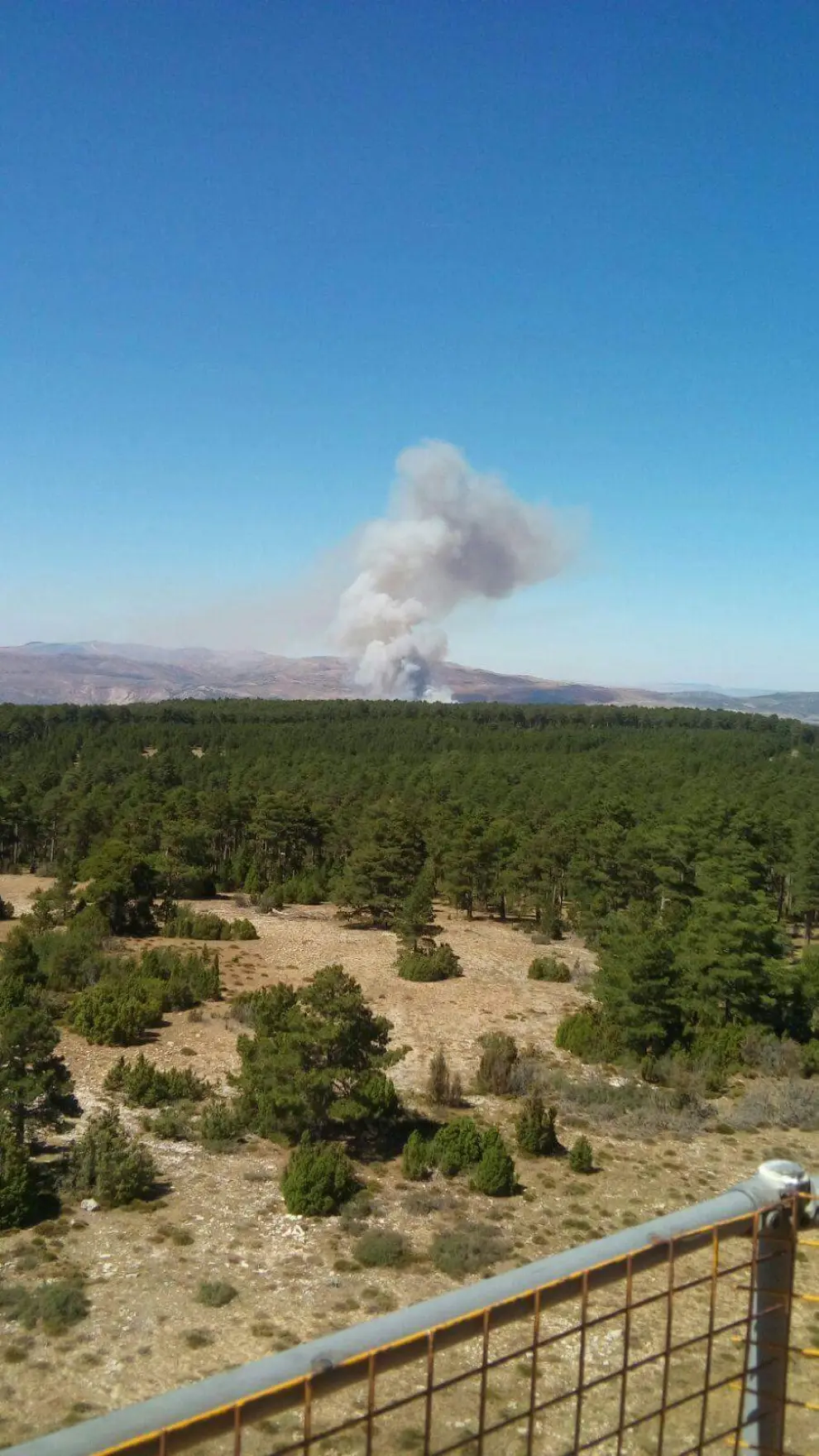 Incendio en Ejulve (Teruel). @Batallont15
