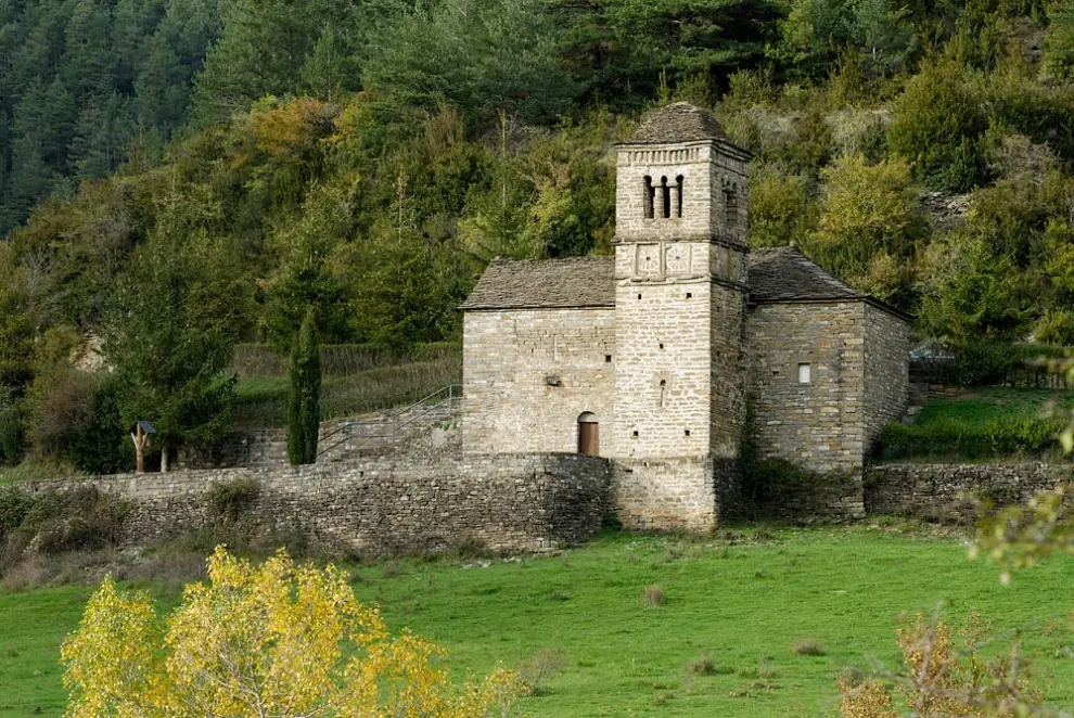 La ermita de San Bartolomé es el punto de llegada de la ruta de dicho valle. BTT Alto Gállego