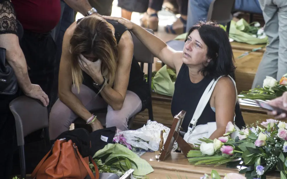 Mattarella y Renzi asisten a funeral por víctimas del terremoto en Italia