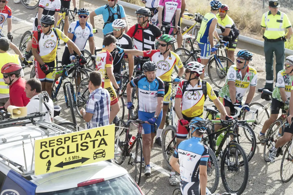 Marcha ciclista de Zarragoza a Botorrita en homenaje a las víctimas.